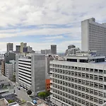 Emily - Sunny 1 Bed Apartment With Stunning City & Ocean Views